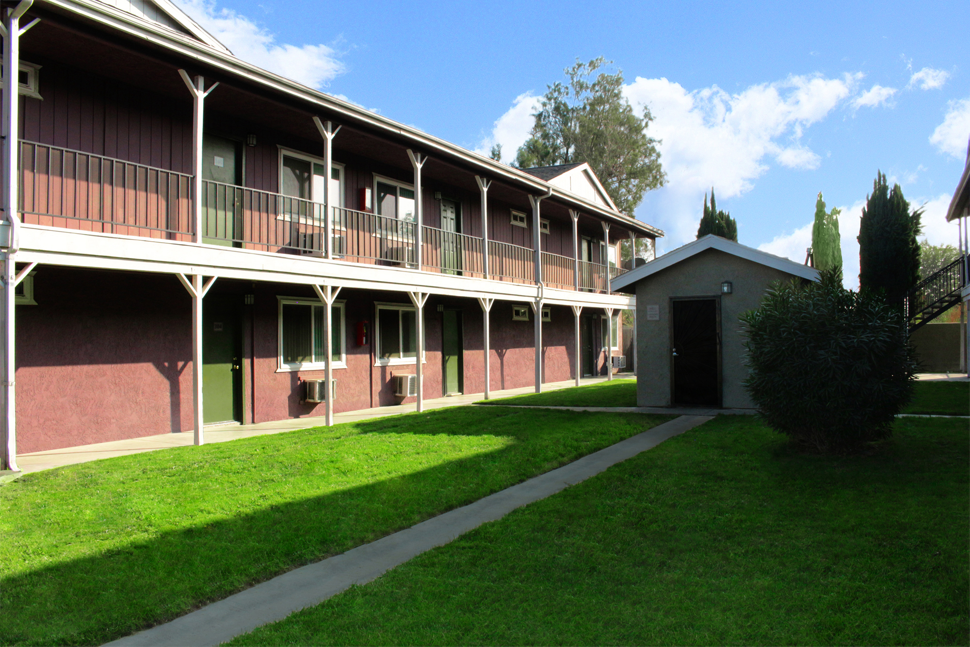 This banner image shows the another exterior photo of one of Arbor Apartments units